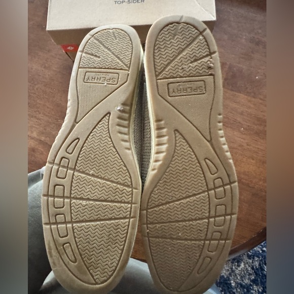 Women’s Sperry Size 8 - Picture 2 of 3